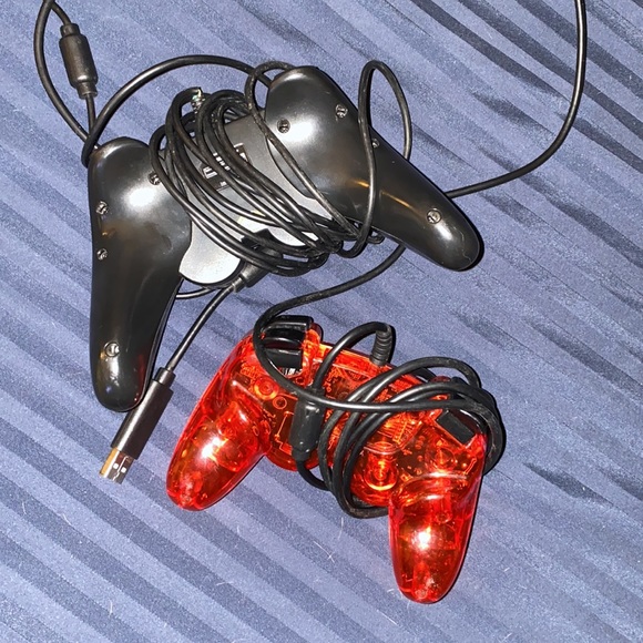 Gaming controllers set of 2 - Picture 2 of 2